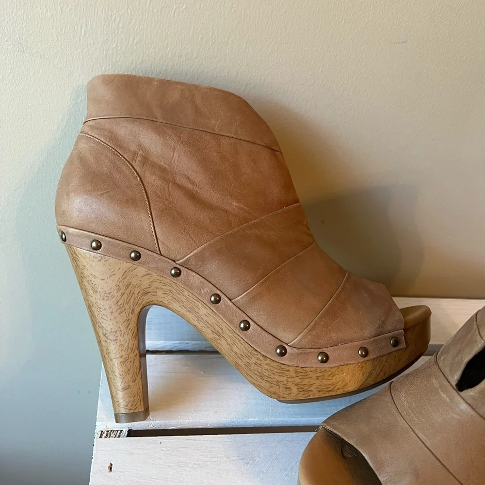 LEATHER TAN BOOTIES BY HIVE & HONEY NWOB - Picture 5 of 6